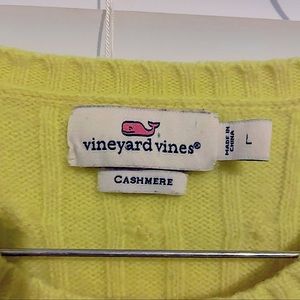 Vineyard Vines 100% Cashmere Womens sweater size large! GORGEOUS color.